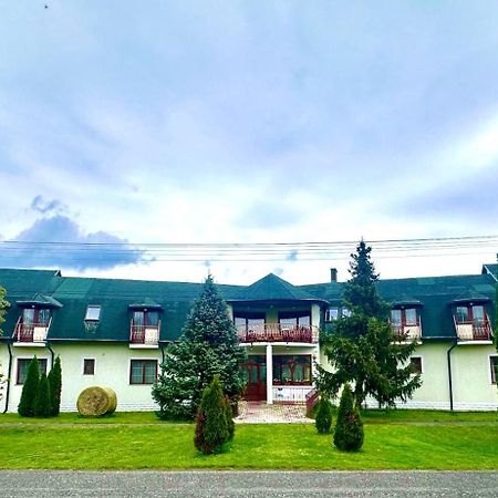 Eden Panzio Aparthotel Bük Exterior foto