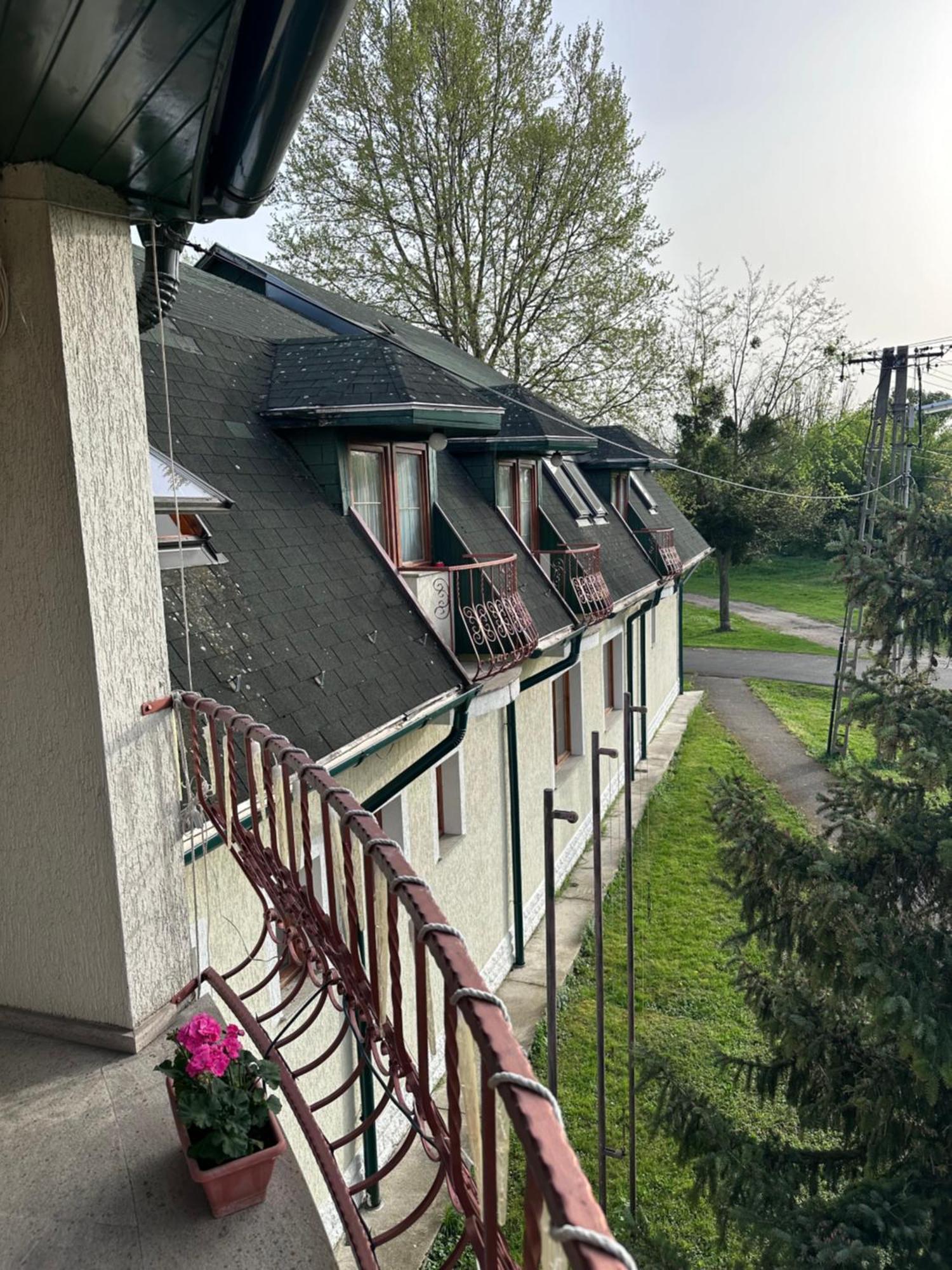 Eden Panzio Aparthotel Bük Exterior foto