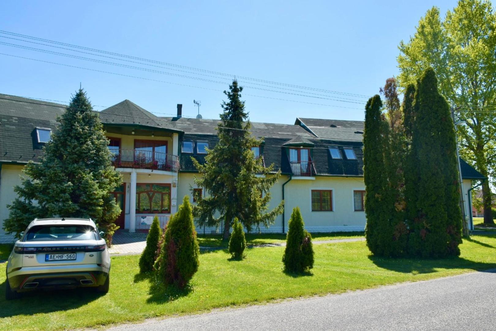 Eden Panzio Aparthotel Bük Exterior foto