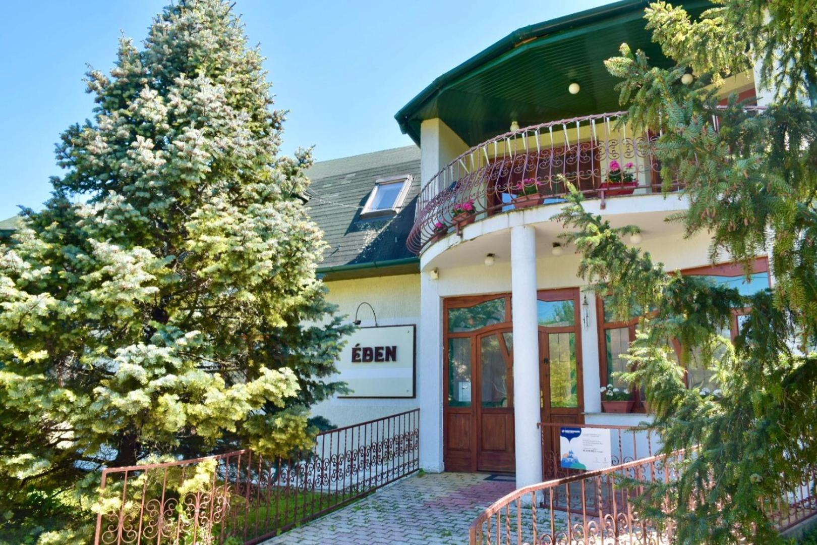 Eden Panzio Aparthotel Bük Exterior foto